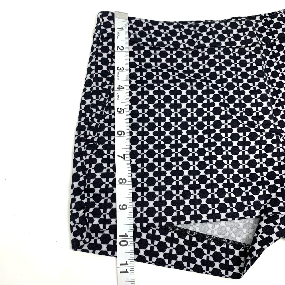 H&M Women's Cotton Shorts in Black and White Pattern size 2 - Picture 3 of 9